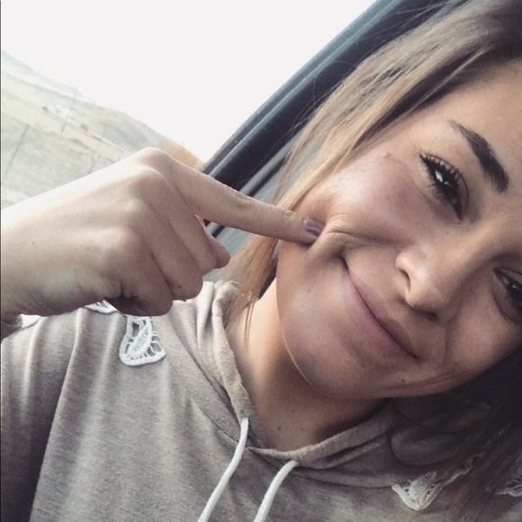 •meet your posher• - Picture 1 of 7